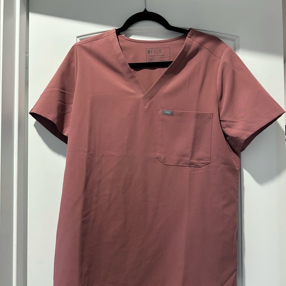 FIGS Women's V-Neck Scrub Top in Mauve